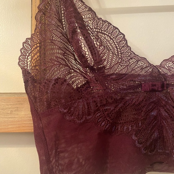 Beautiful lace Bralette - Picture 2 of 7